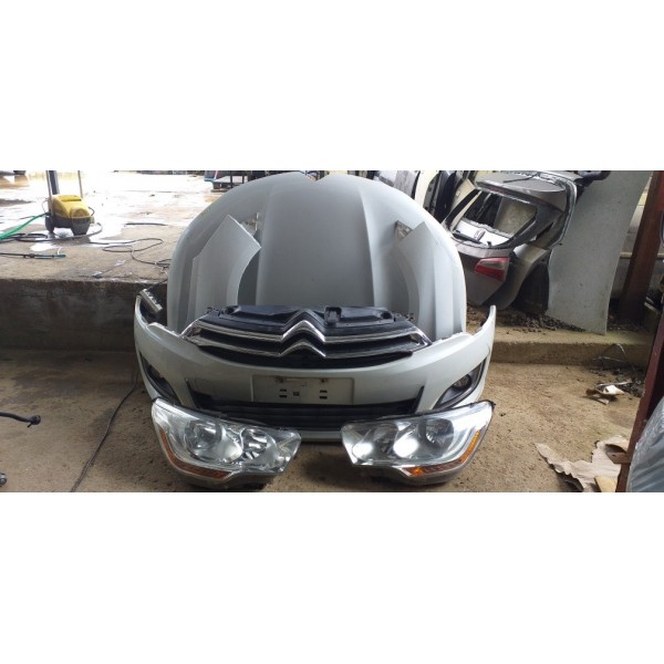 Frente Parcial C4 Lounge 2016.