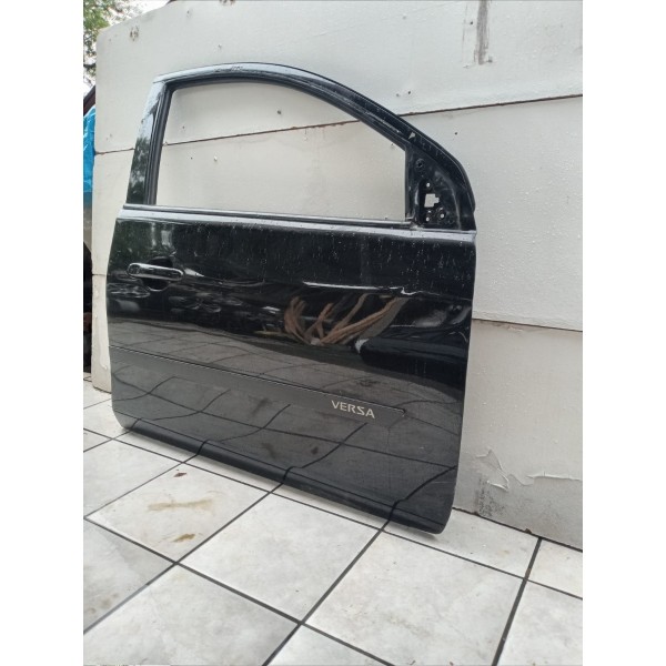 Porta Dianteira Direita Nissan Versa 2015 A 2019