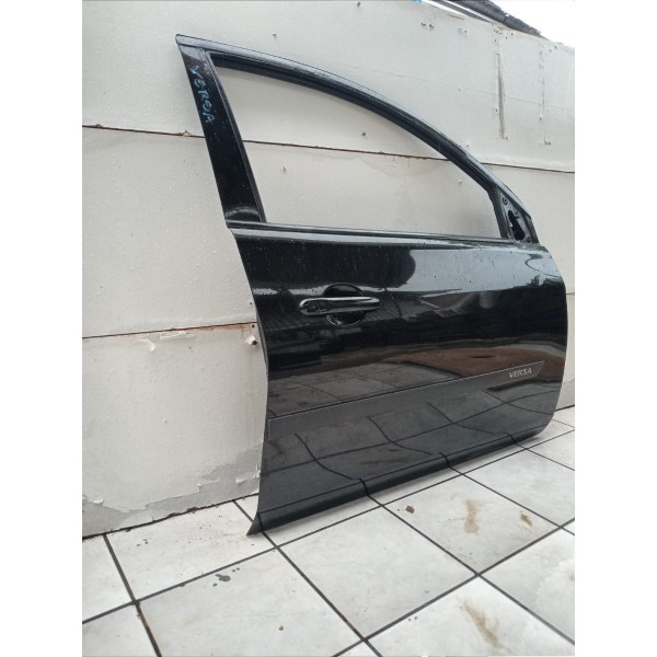 Porta Dianteira Direita Nissan Versa 2015 A 2019